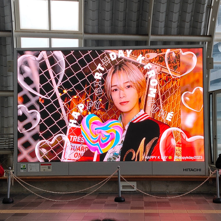 [&TEAM K] ตัวอย่างโฆษณาส่งเสริมการขายอุปกรณ์วิดีโอขนาดใหญ่ด้านหน้าสถานีไซตามะชินโตชิน (2025/10)