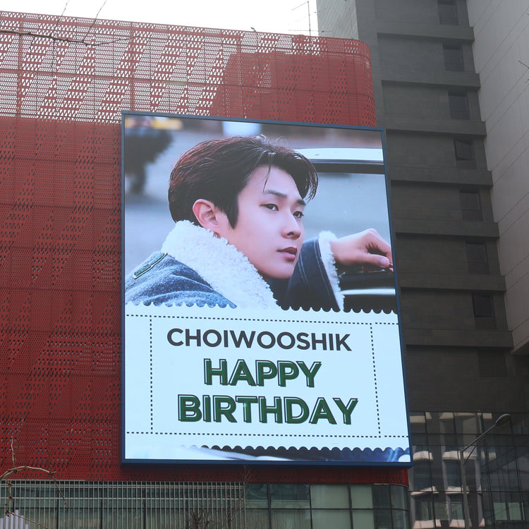 [นักแสดงชาวเกาหลี Choi Woo-sik] ตัวอย่างโฆษณาส่งเสริมการขายทางเข้ามหาวิทยาลัย Hongik อาคาร Scarlet (2026/03)